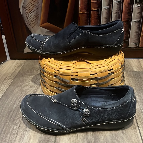 Clarks Shoes Blue Suede Slip on Loafers Size 7.5 - Picture 4 of 8